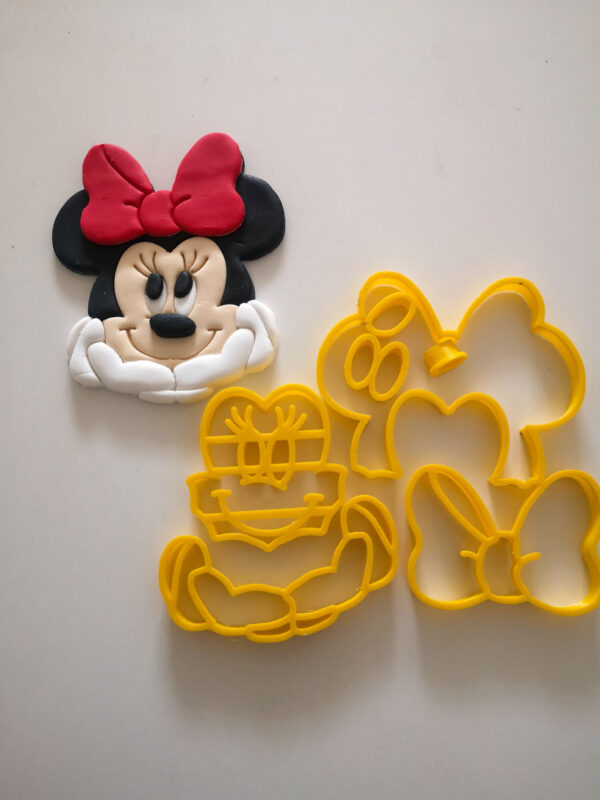 Minnie mouse-posing